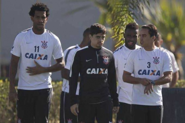 Gil, Fagner e Jadson são três dos jogadores que ainda têm dinheiro a receber de direito de imagem