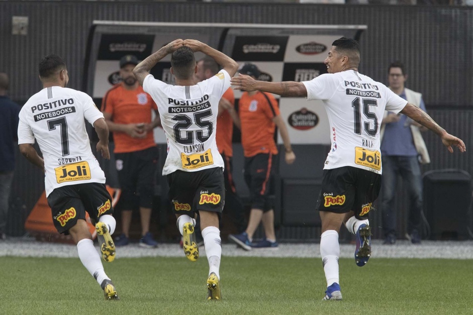 Clayson marcou o gol que garantiu a vitria do Corinthians contra o Santos na semifinal do Paulisto