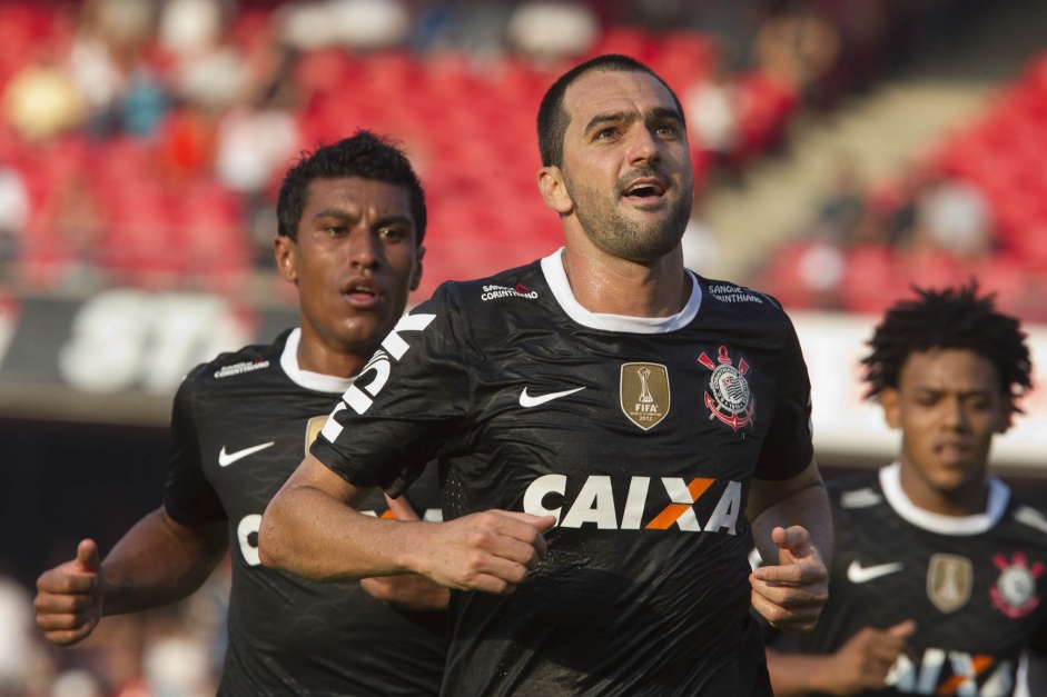 Danilo marcou um dos gols do Corinthians em domingos de Pscoa contra o So Paulo