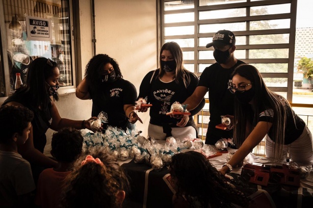Gaviões da Fiel doou mais de 1500 barras de chocolate no último sábado
