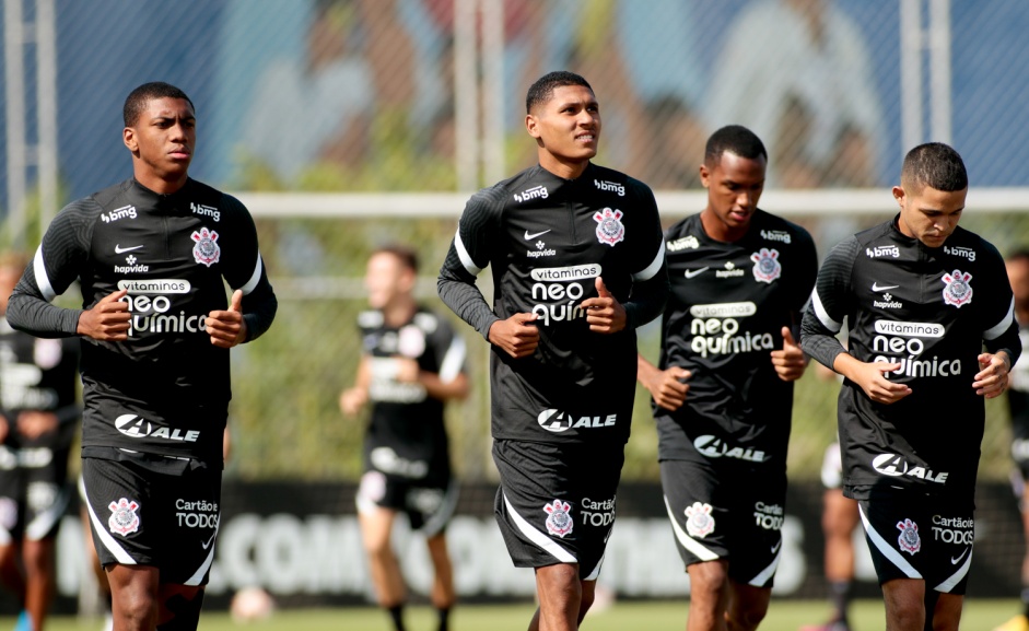 Elenco do Corinthians treinou em dois perodos na ltima tera-feira