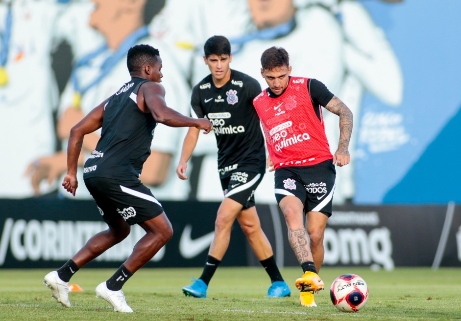 Corinthians volta a treinar no CT Joaquim Grava durante a paralisação do futebol paulista