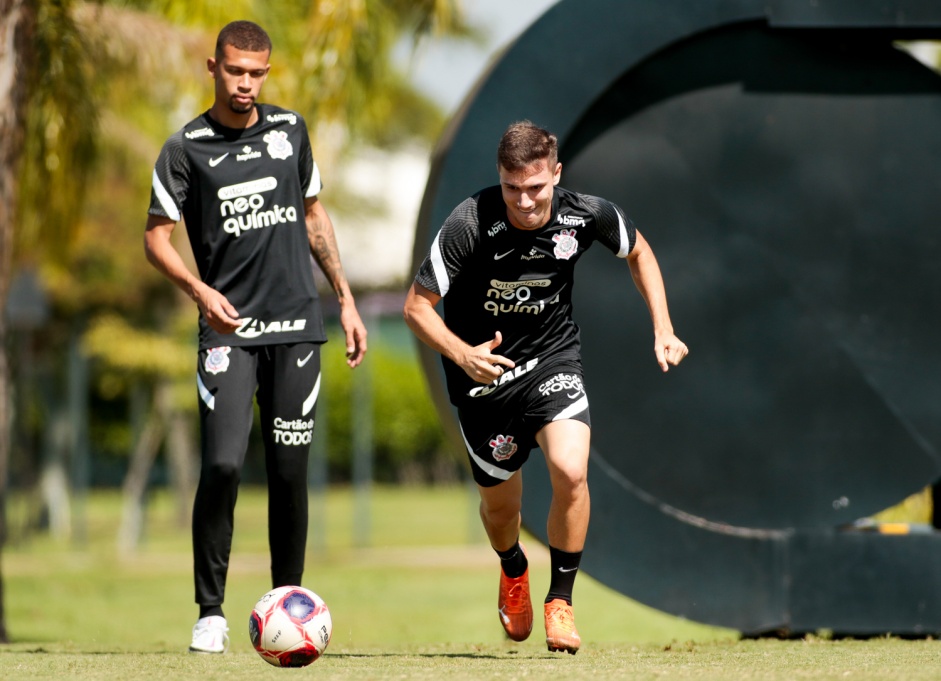 Elenco do Corinthians voltou a treinar na manh desta sexta-feira