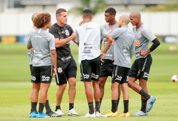 Mancini fez algumas ressalvas, mas se mostrou satisfeito com os meninos vindos da base