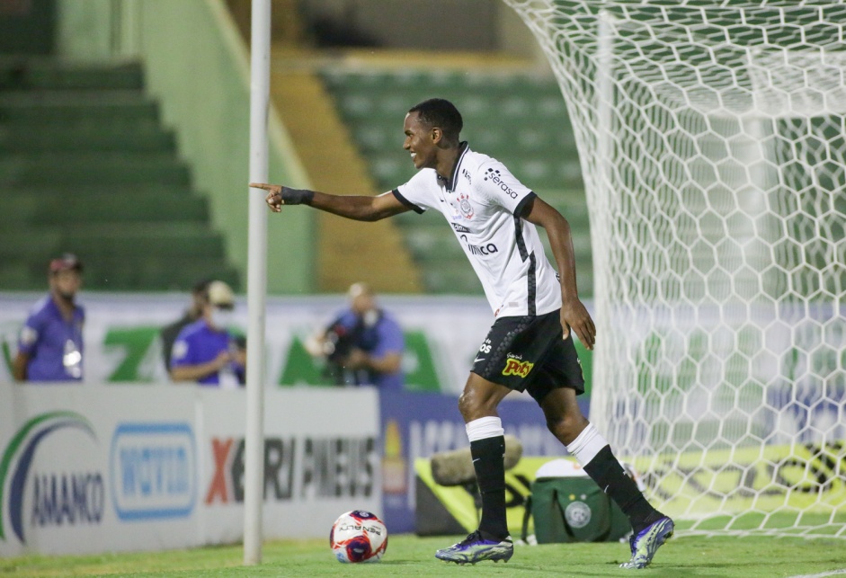 Cauê e Jô trocaram mensagens após o primeiro gol do jovem pelo Corinthians