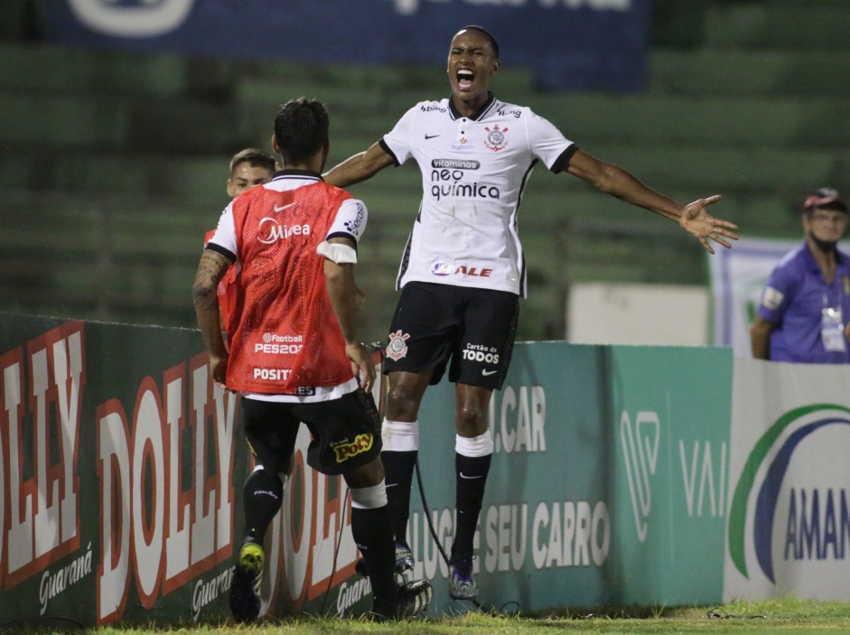 Cauê marcou seu primeiro gol pelo Corinthians diante do Guarani