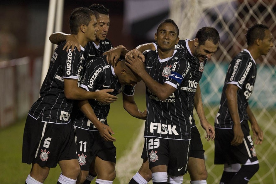 Corinthians venceu os paraguaios por 3 a 1 fora de casa