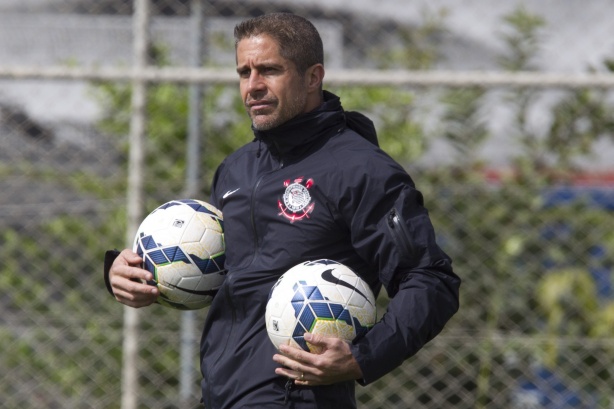 Depois de se aposentar dos gramados, Sylvinho chegou a ser assistente t�cnico de Tite no Corinthians em 2013