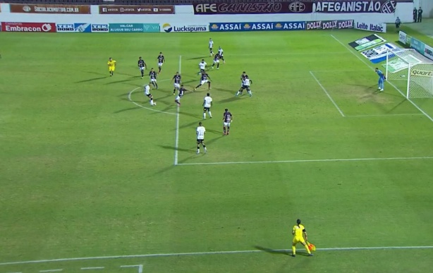 Camacho fez o primeiro gol do jogo entre Corinthians e Ferrovi�ria, na Fonte Luminosa