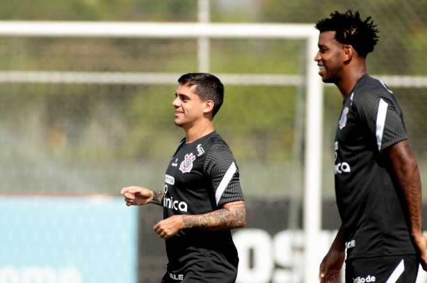 Titulares do Corinthians, Fagner e Gil retomaram os treinos nesta quarta-feira