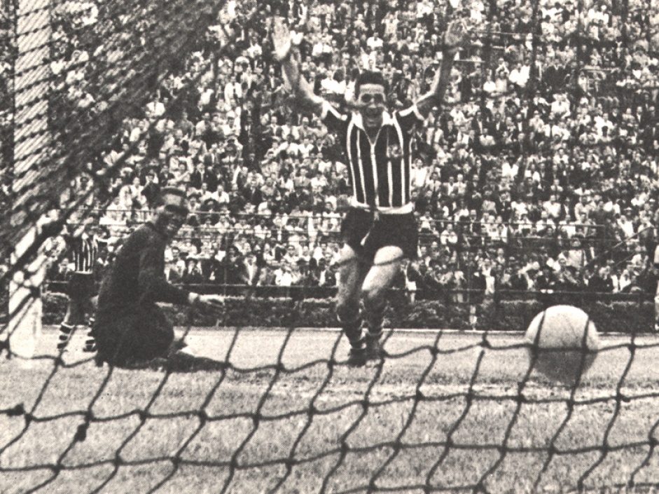 Claudio Christovam de Pinho, além de artilheiro, é também quem mais deu assistências com a camisa do Corinthians na história