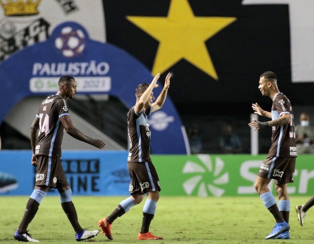Corinthians voltou a vencer na Vila Belmiro após sete anos