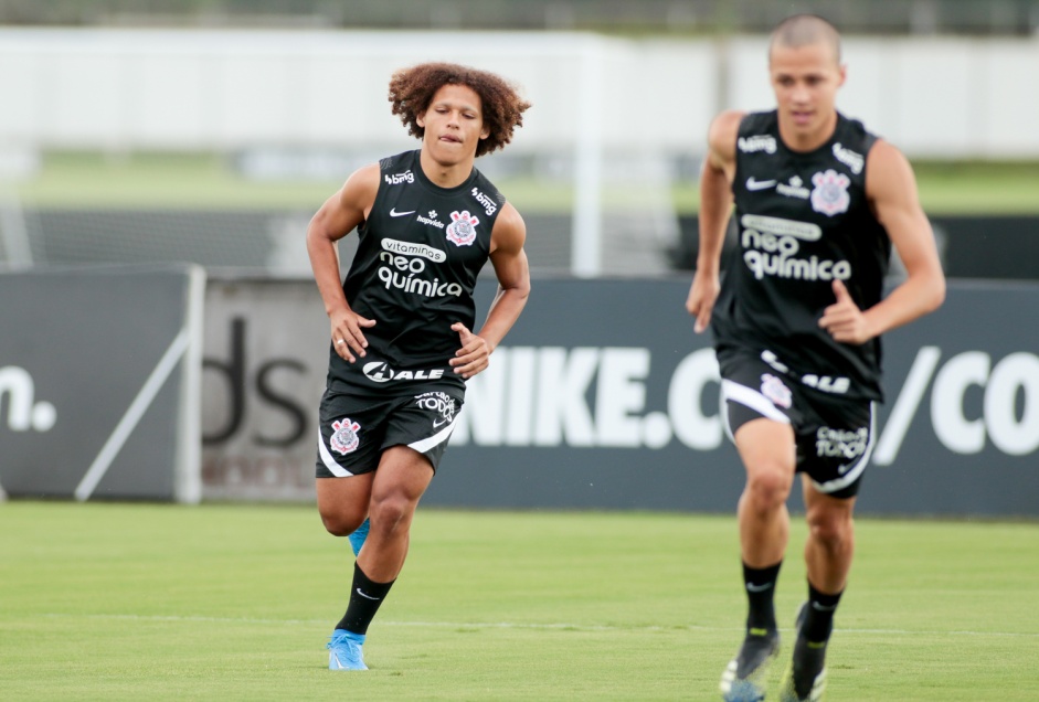 Biro e Matheus Araújo em treino no CT Joaquim Grava