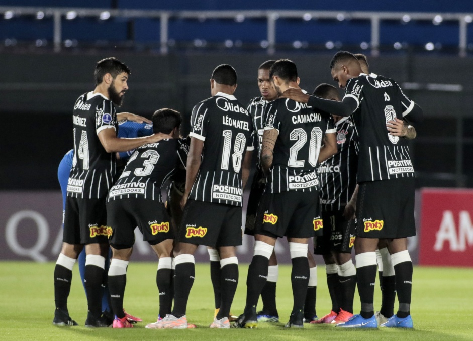 Corinthians que iniciou jogo no Paraguai tinha mdia de idade de 29 anos; equipe deve ser repetida diante do Pearol, quinta, na Neo Qumica Arena