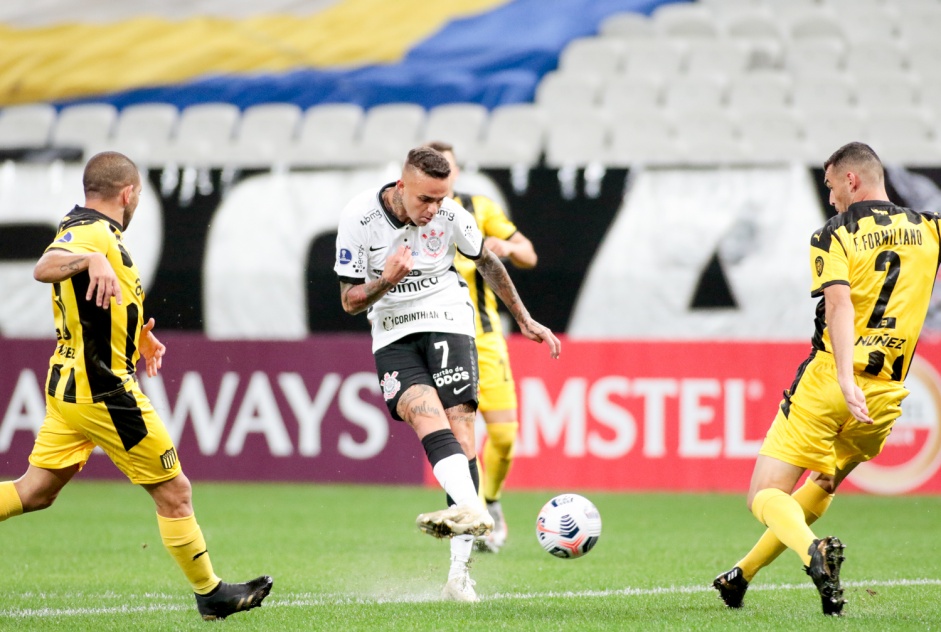 Corinthians se complica na Copa Sul-Americana com derrota em casa