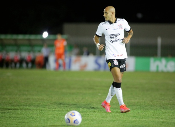 Fábio Santos lamentou a derrota corinthiana diante do Peñarol