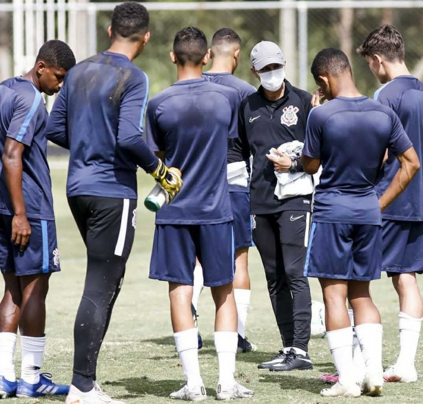 Tim Sub-17 do Corinthians segue treinando de olho na estreia do Brasileiro