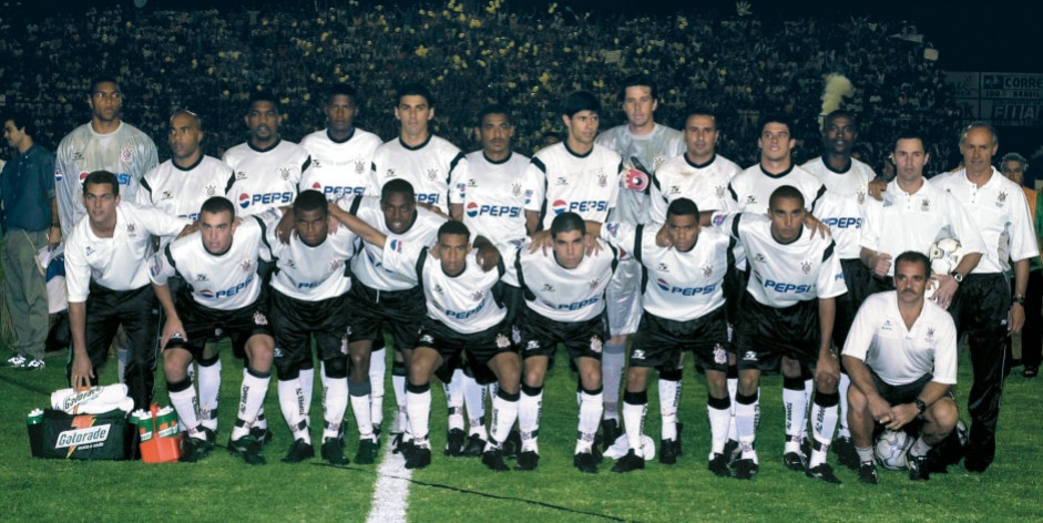 Corinthians ganhou do Brasiliense de 2 a 1 na partida de ida da final da Copa do Brasil em 2002