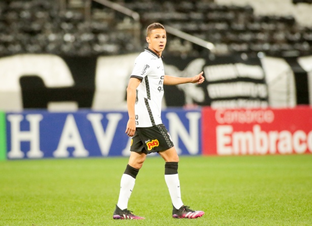 Matheus Ara�jo estreou no time profissional do Corinthians contra o Novorizontino