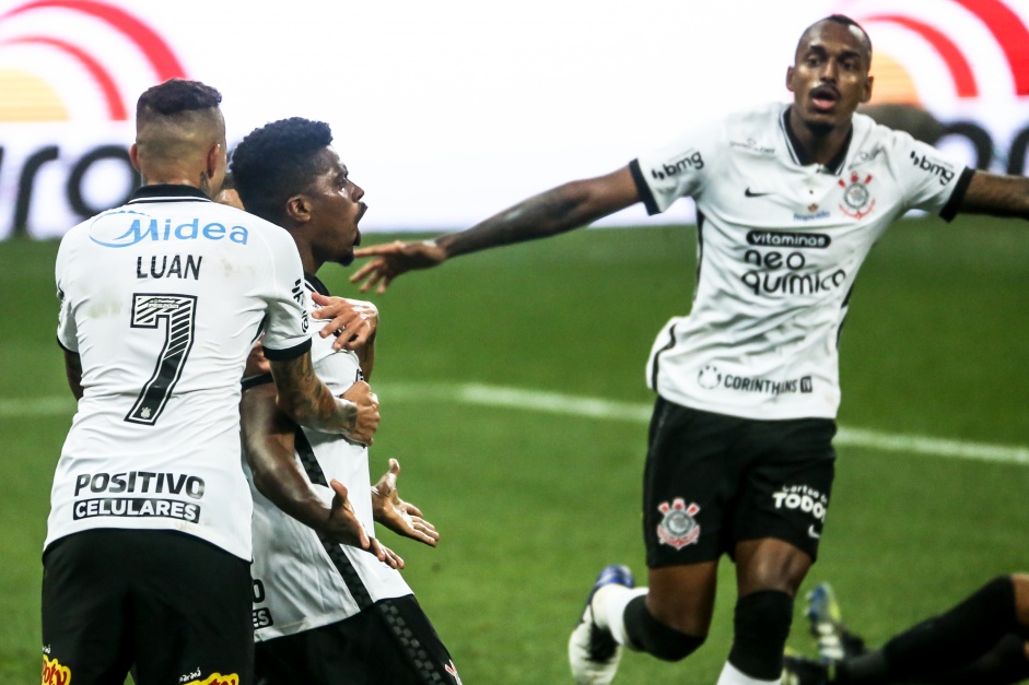 Jemerson anota dois gols em classificao do Corinthians no Campeonato Paulista
