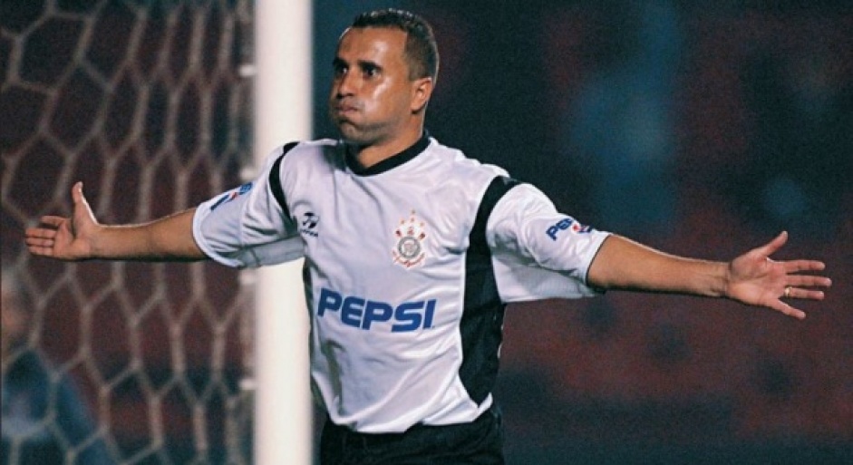 Rogrio marcou o gol que deu o ttulo ao Corinthians em 2002