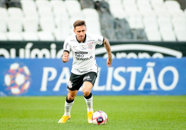 Gustavo Silva não esteve na escalação inicial, mas entrou no intervalo do clássico