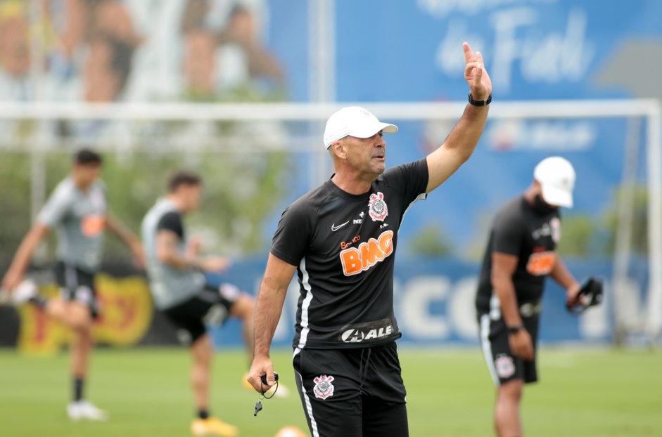 Flvio de Oliveira vai comandar treinos do Corinthians