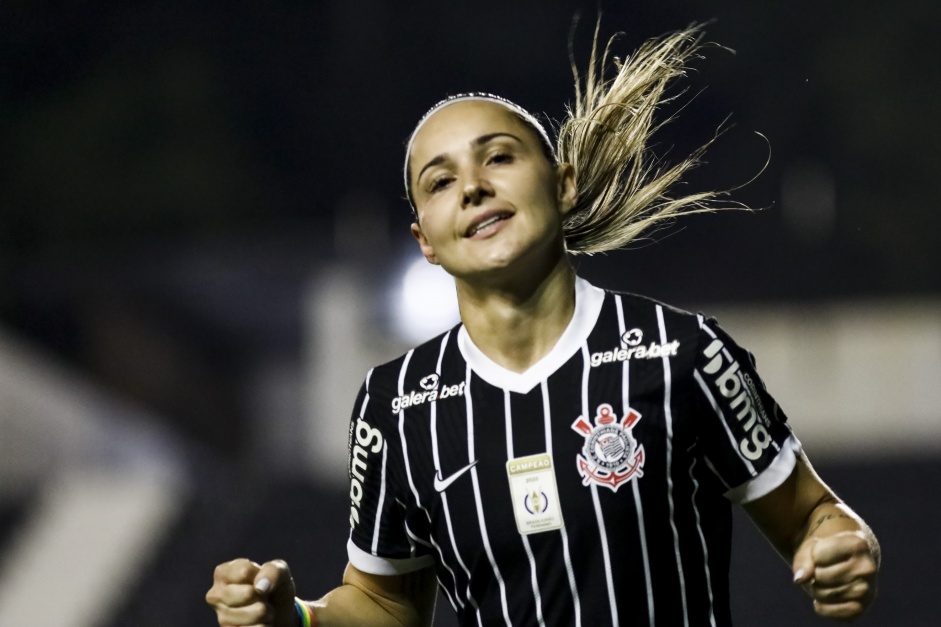 Giovanna Crivelari marcou dois gols na vitria do Corinthians por 3 a 2 contra o Grmio e foi eleita a melhor da rodada