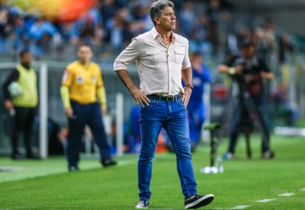 O real motivo para a demora na resposta é de conhecimento apenas de Renato e a cúpula do Corinthians.