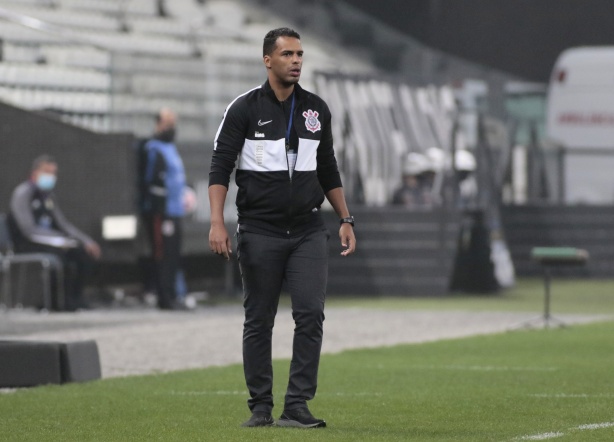 Fernando Lázaro comandou os dois últimos jogos do Corinthians