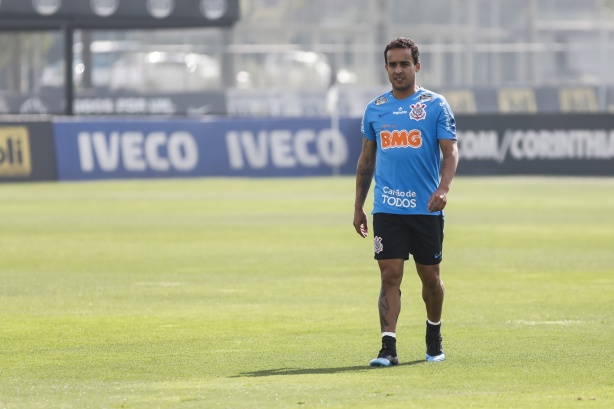 Jadson move ação judicial contra o Corinthians