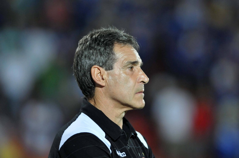 Paulo Csar Carpegiani foi contratado para comandar o Corinthians no Brasileiro de 2007, mas saiu no comeo do segundo turno