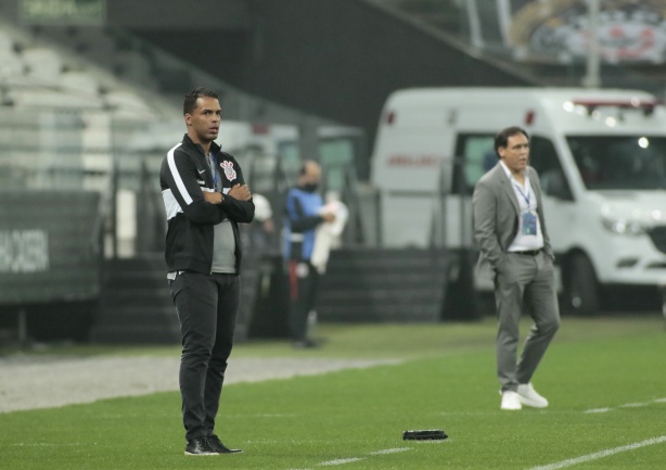 Fernando Lázaro aplicou duas goleadas comandando o Corinthians