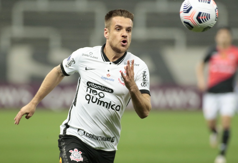 Ramiro marcou dois dos quatro gols do Corinthians contra o River Plate-PAR