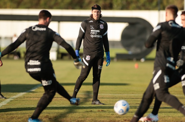 C�ssio recuperou-se de uma fadiga muscular e participou normalmente do treino no CT Joaquim Grava