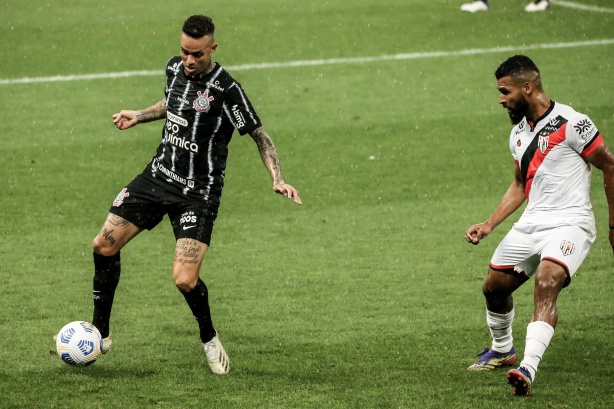 Corinthians sofre derrota em estreia do Brasileirão 2021