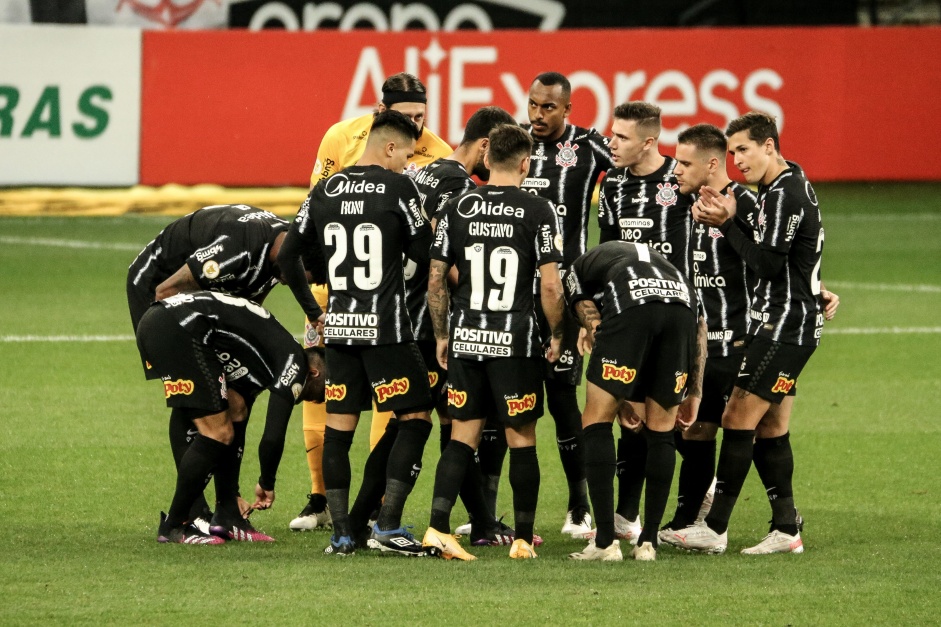 Volante leva terceiro amarelo e desfalca o Corinthians contra a Chapecoense