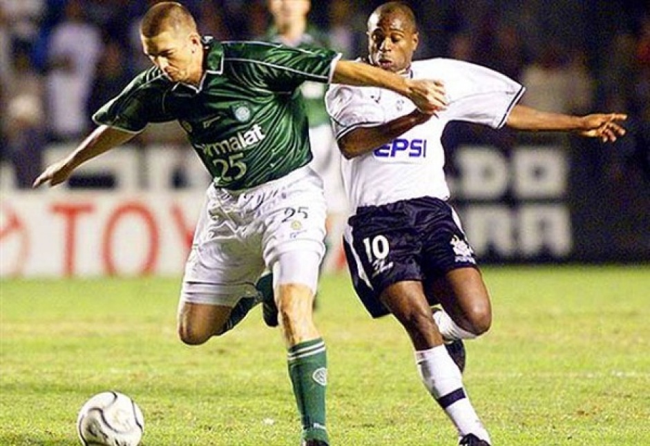 Edlson Capetinha marcou seu ltimo gol pelo Corinthians em um Drbi