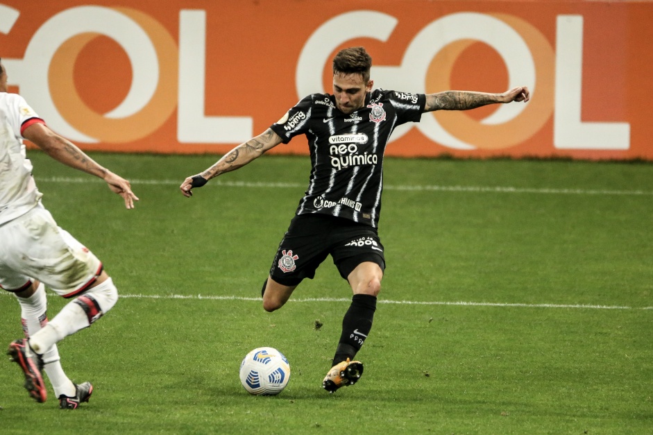 Gustavo Mosquito sofreu o terceiro pênalti pelo Corinthians em seis jogos disputados por ele no Brasileirão