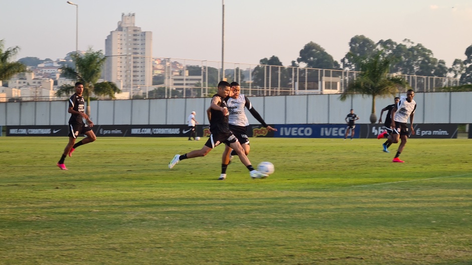 Corinthians trabalhou na parte da tarde desta quinta-feira