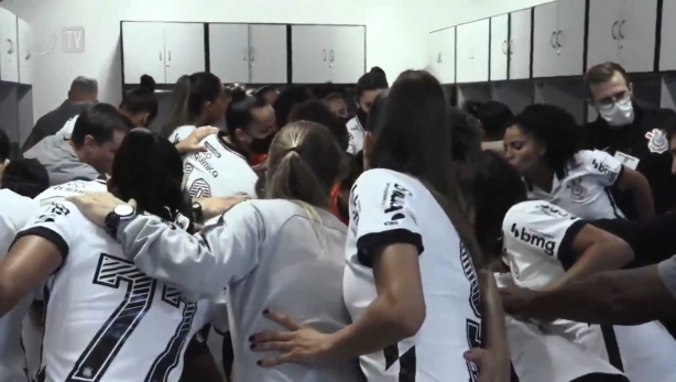 Corinthians venceu o Cruzeiro e se aproximou de garantir a primeira classifica��o do Brasileiro