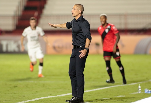 Corinthians � eliminado da Copa do Brasil ap�s empate sem gols com Atl�tico-GO