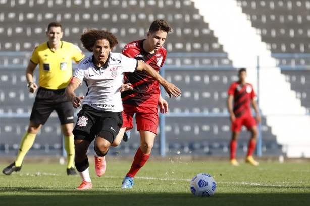 Corinthians perde para o Athletico Paranaense por 2 a 0, no Parque São Jorge