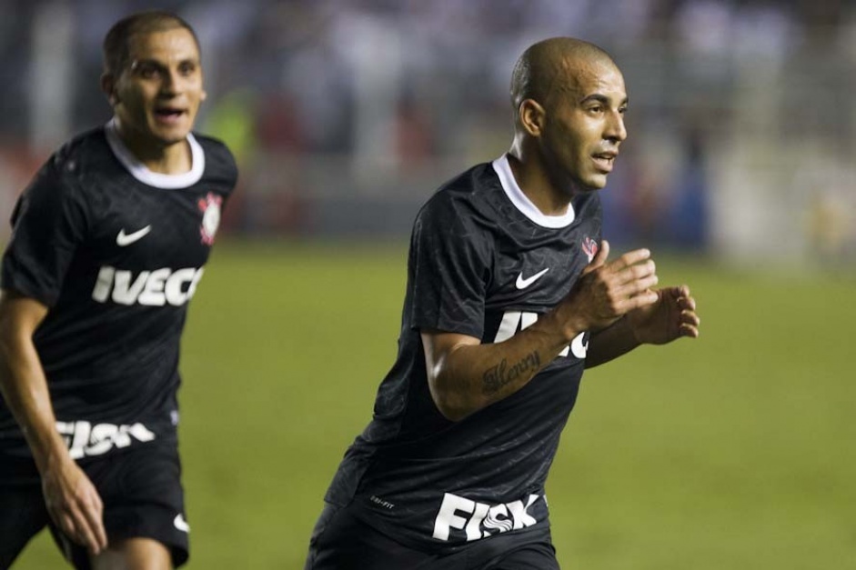 Emerson Sheik marcou um golao diante do Santos na Vila Belmiro pela Libertadores de 2012