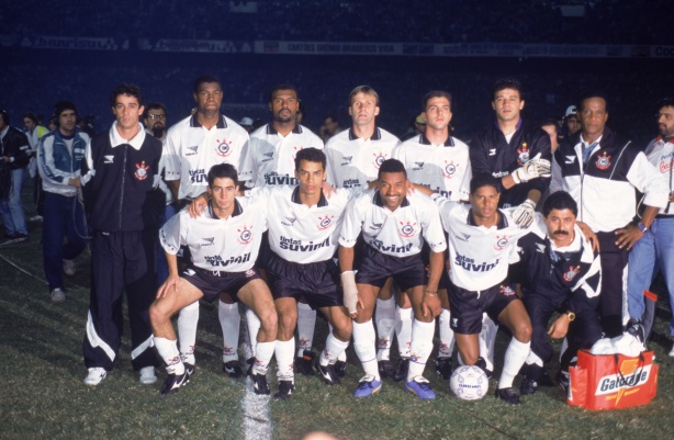 Corinthians foi Campe�o da Copa do Brasil em 1995 ap�s vencer o Gr�mio nas duas partidas da final da competi��o
