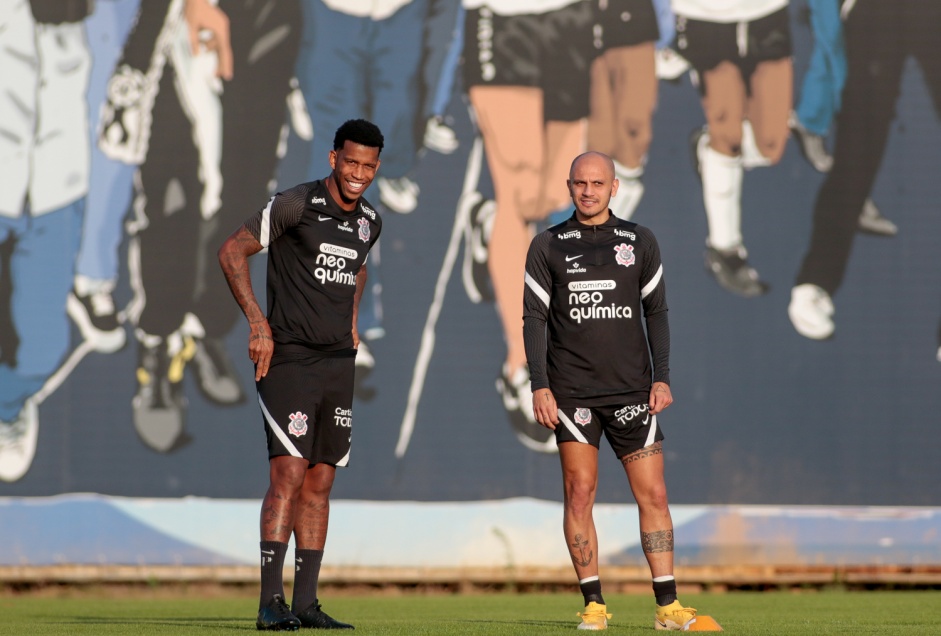 Gil e Fbio Santos esto na lista de relacionados do Corinthians para a partida