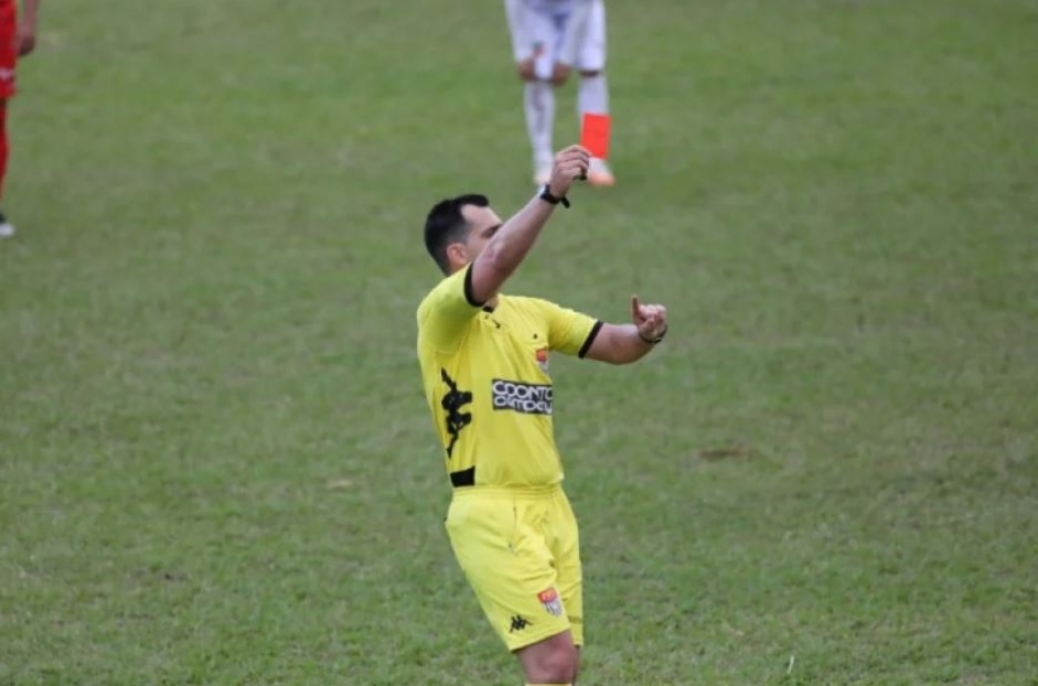 Thiago Luis Scarascati apita terceiro jogo do Corinthians na carreira