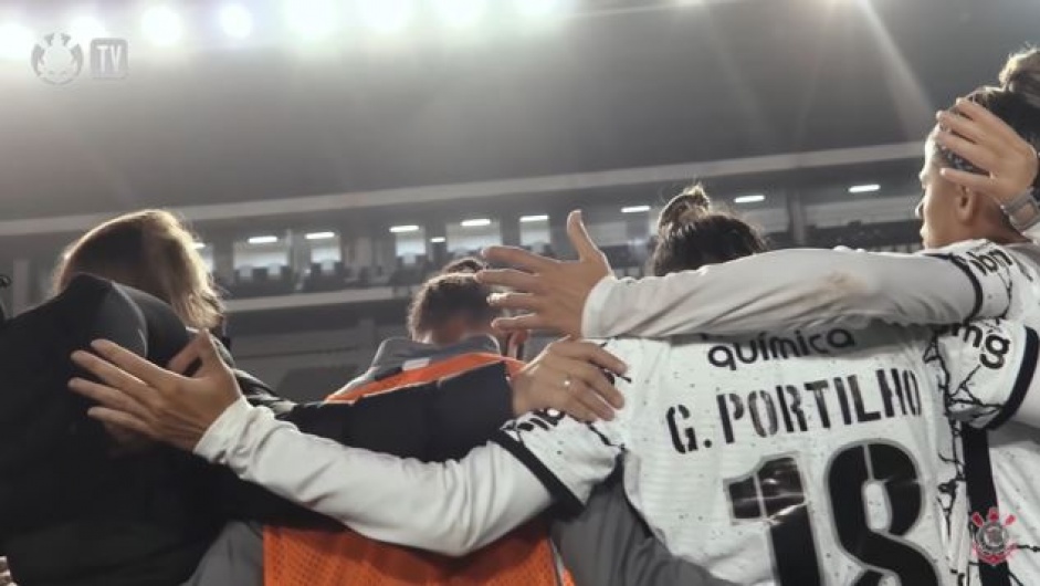 Jogadores do Corinthians reunidas aps a goleada pela penltima rodada da primeira fase do Brasileiro Feminino