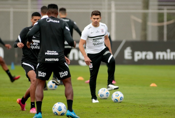 Alex � o novo auxiliar t�cnico do Corinthians