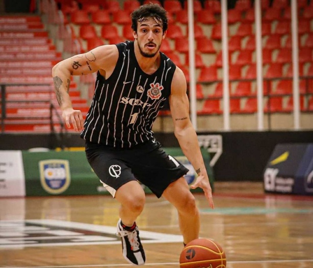 Como basquete do Corinthians calou críticas para sonhar com título